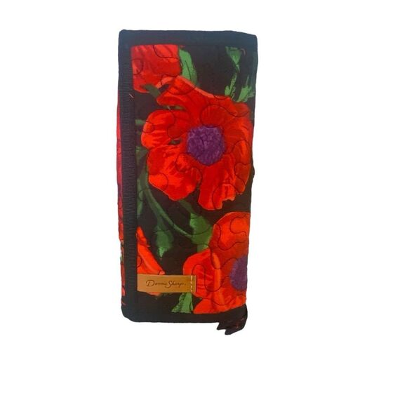 Donna Sharp Red Poppy Wristlet Quilted Wallet Vibrant Floral Red Black Print - Picture 3 of 10